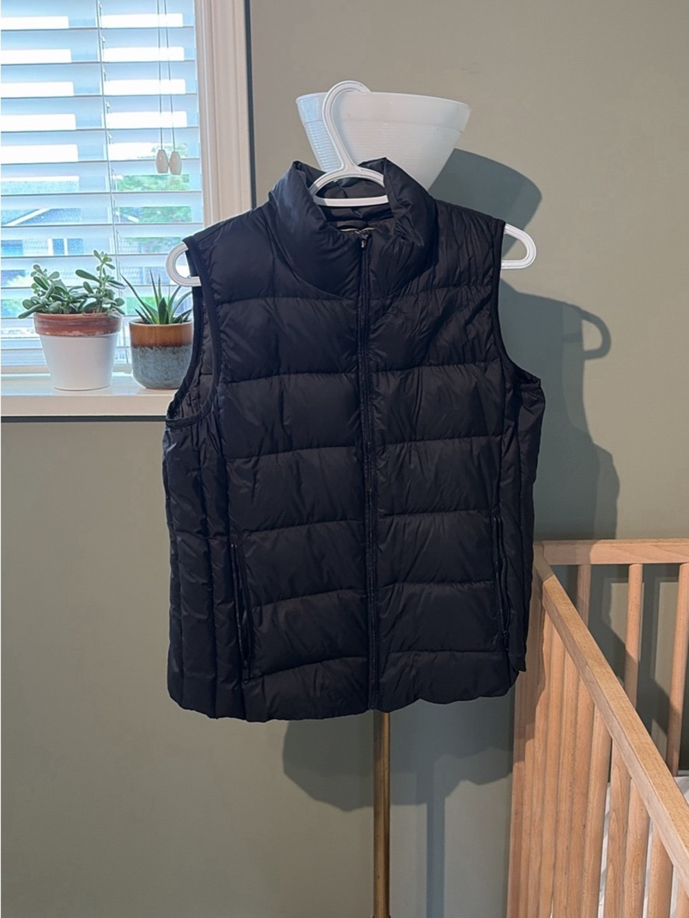 BLACK PUFFER VEST WOMENS